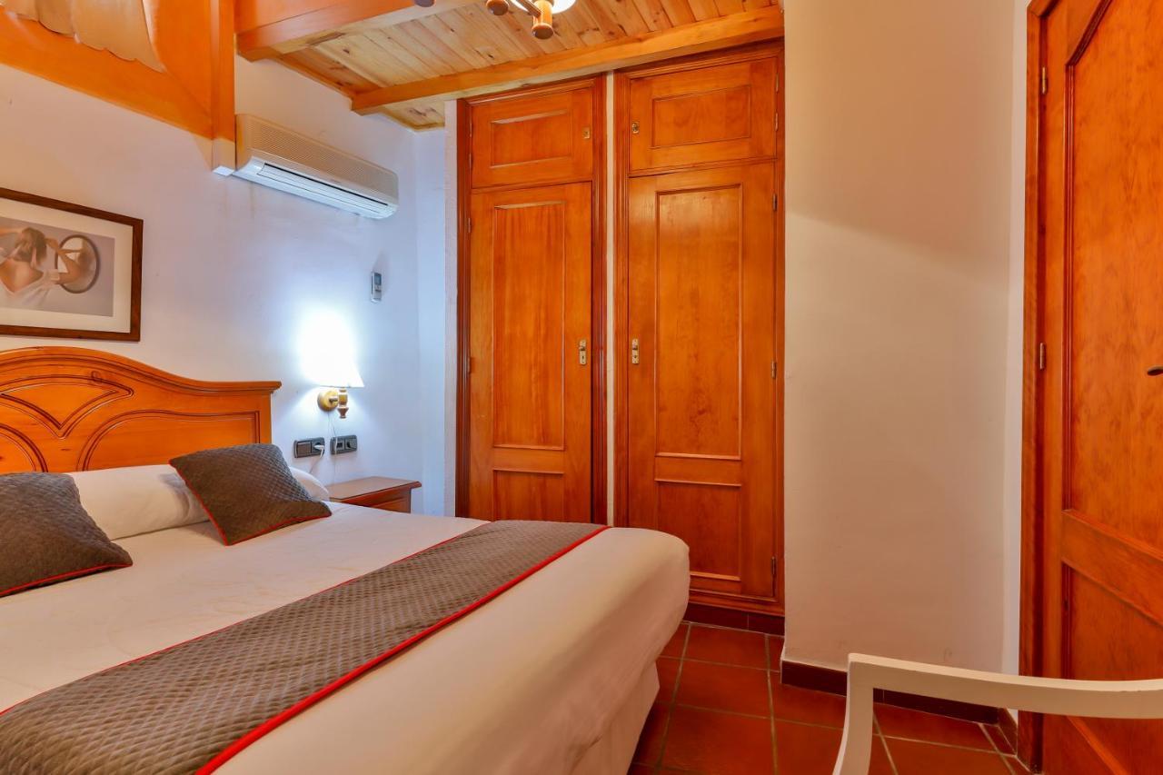 Hotel Las Palmeras By Vivere Stays Zafra Extérieur photo